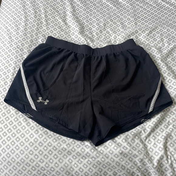 💙Women’s size small Under Armour shorts💙 - Picture 1 of 4